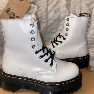 DR. MARTENS JADON LEATHER PLATFORM BOOTS (NWT)